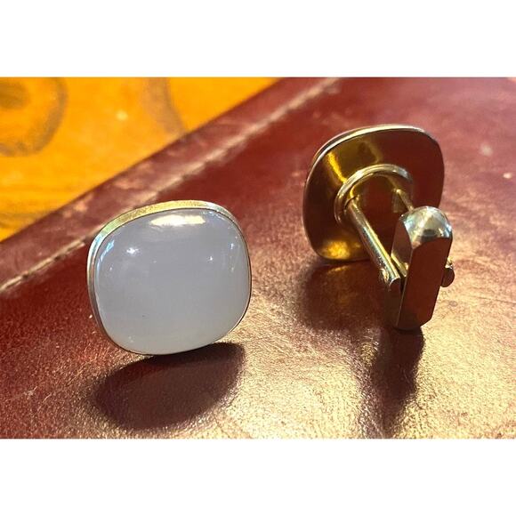 VTG Gold Tone Cufflinks With Milky White Lucite Insets - Picture 3 of 3